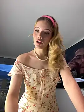 NicoleCut online show from September 2025 10:39:01 AM