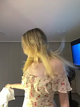 NicoleCut online show from February 2026 12:04:02 AM