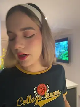 NicoleCut online show from April 2026 09:58:02 AM