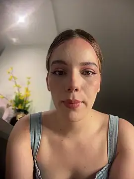 Snapshot of NicoleCut chatting on June 2026 10:45:02 PM NicoleCut online show from June 2026 10:45:02 PM