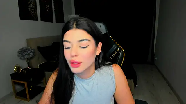 Snapshot of AlluringAriel chatting on April 2026 05:41:02 PM AlluringAriel online show from April 2026 05:41:02 PM