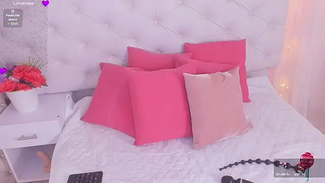 anchela-garcia1 online show from September 2025 12:18:01 PM