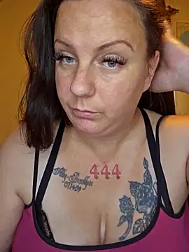 Snapshot of PeakabumPromo chatting on October 2025 07:47:02 PM PeakabumPromo online show from October 2025 07:47:02 PM