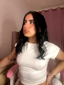 Emily-14 online show from December 2025 05:13:01 AM