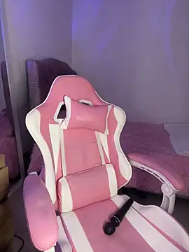 Emily-14 online show from April 2026 07:25:02 AM