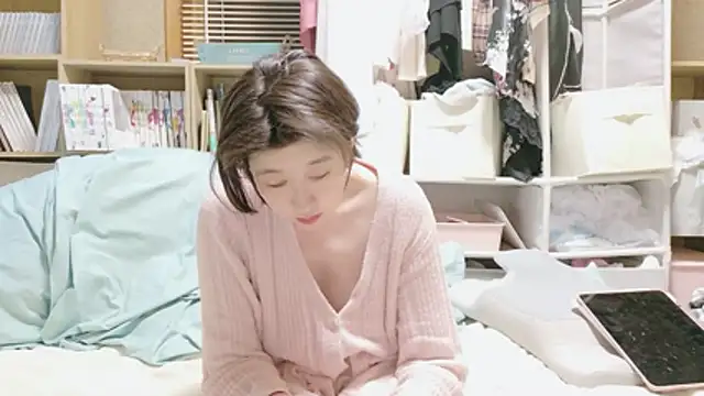Snapshot of morikawa_sayaka chatting on May 2026 12:45:02 PM morikawa sayaka online show from May 2026 12:45:02 PM