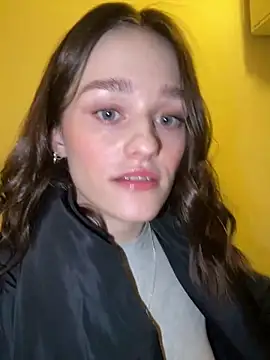 Mia Mia M online show from February 2026 02:44:01 PM