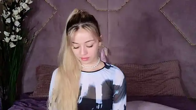 Snapshot of STELLA_RICH chatting on February 2025 09:04:02 PM STELLA RICH online show from February 2025 09:04:02 PM