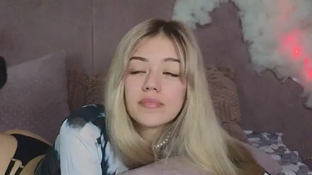 Snapshot of STELLA_RICH chatting on February 2025 09:04:02 PM STELLA RICH online show from February 2025 09:04:02 PM