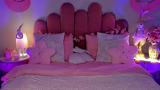 ElsaYoung online show from April 2026 07:18:02 PM