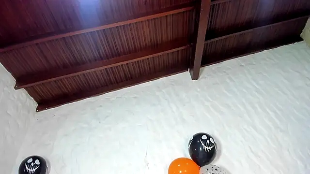 Camila  Gomez online show from October 2025 12:23:02 PM