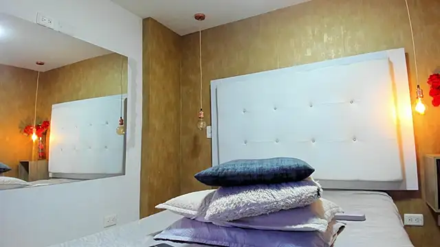 Snapshot of Milaspetite chatting on February 2026 08:03:02 PM Milaspetite online show from February 2026 08:03:02 PM