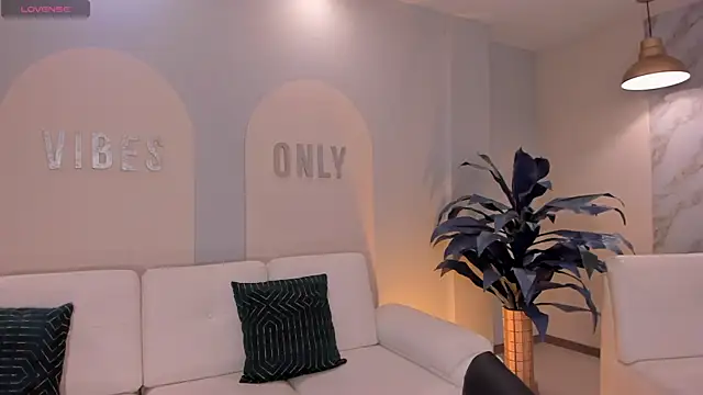 MiaFarrell  online show from April 2026 06:14:02 PM