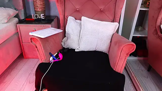 AQueenMonica online show from September 2025 04:28:01 PM