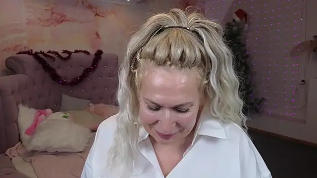 Penelope Pinky online show from December 2024 08:25:02 PM