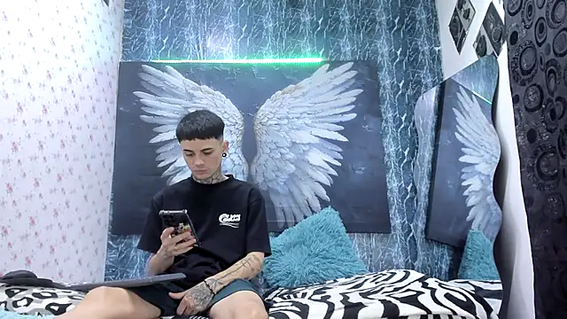 exotic hot couple online show from April 2026 12:17:01 AM