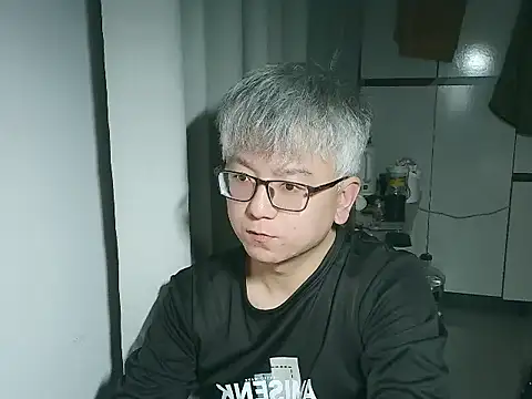 leoUSIR online show from December 2025 02:47:01 PM