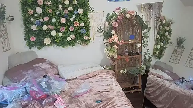 auroraandorion online show from October 2025 07:54:01 PM