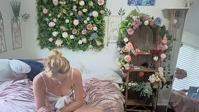 auroraandorion online show from October 2025 09:36:01 PM