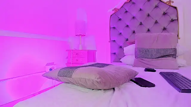 rebeca watsson online show from November 2025 07:49:02 PM