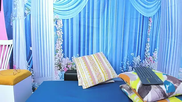 Snapshot of miss--flora chatting on August 2026 12:57:02 AM miss--flora online show from August 2026 12:57:02 AM