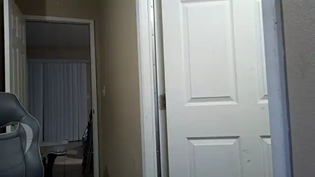 Huntzg23 online show from April 2026 04:42:01 AM