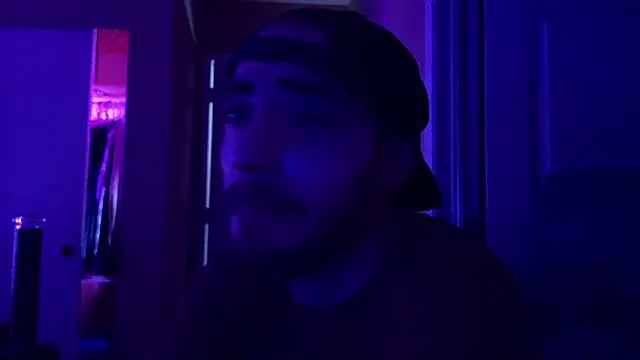 Snapshot of Huntzg23 chatting on May 2026 03:35:01 AM Huntzg23 online show from May 2026 03:35:01 AM
