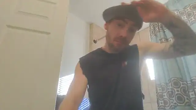 Snapshot of Huntzg23 chatting on June 2026 02:41:02 PM Huntzg23 online show from June 2026 02:41:02 PM