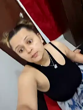 Snapshot of Miss_balloonsmila chatting on December 2024 09:29:02 PM Miss balloonsmila online show from December 2024 09:29:02 PM