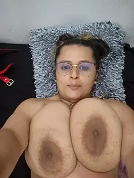 Snapshot of Miss_balloonsmila chatting on January 2025 03:32:02 AM Miss balloonsmila online show from January 2025 03:32:02 AM