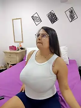 Snapshot of Miss_balloonsmila chatting on February 2025 08:20:02 PM Miss balloonsmila online show from February 2025 08:20:02 PM