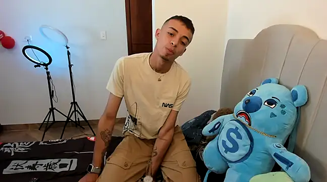 Snapshot of twink_latino5 chatting on December 2024 02:09:01 AM twink latino5 online show from December 2024 02:09:01 AM