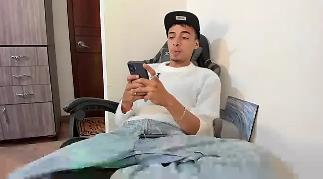 Snapshot of twink_latino5 chatting on March 2025 03:37:01 AM twink latino5 online show from March 2025 03:37:01 AM