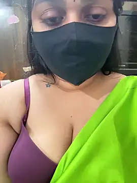 Snapshot of Akhi_Akshaya chatting on January 2025 09:40:01 PM Akhi Akshaya online show from January 2025 09:40:01 PM