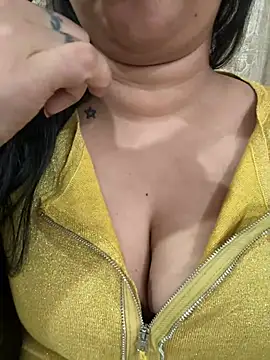 Snapshot of Akhi_Akshaya chatting on January 2025 08:35:01 PM Akhi Akshaya online show from January 2025 08:35:01 PM