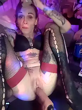 Snapshot of MommyMisfit chatting on February 2026 06:40:02 AM MommyMisfit online show from February 2026 06:40:02 AM