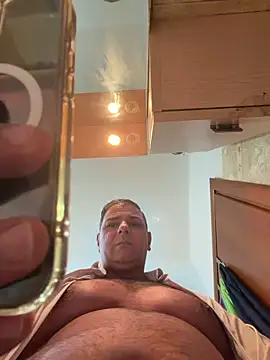 Snapshot of SecretlyDD chatting on December 2025 01:40:01 PM SecretlyDD online show from December 2025 01:40:01 PM