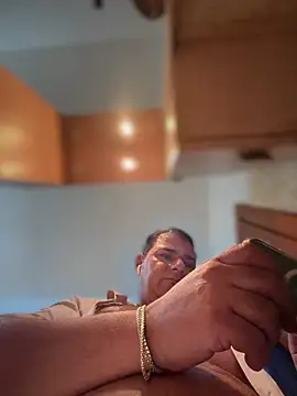 Snapshot of SecretlyDD chatting on February 2026 10:19:02 AM SecretlyDD online show from February 2026 10:19:02 AM