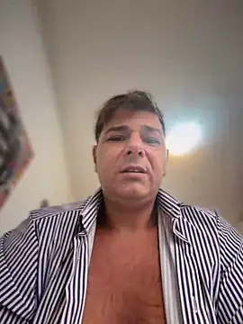 Snapshot of SecretlyDD chatting on April 2026 10:21:02 AM SecretlyDD online show from April 2026 10:21:02 AM