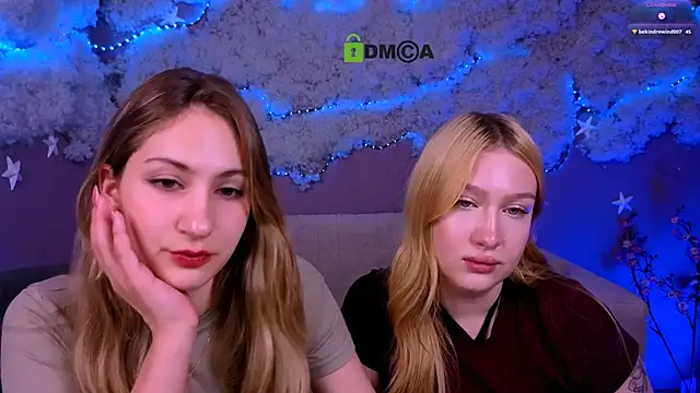 Snapshot of playful_sophie chatting on June 2026 07:35:02 PM playful sophie online show from June 2026 07:35:02 PM