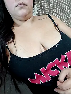 Paolaa hoot online show from April 2026 06:36:02 PM