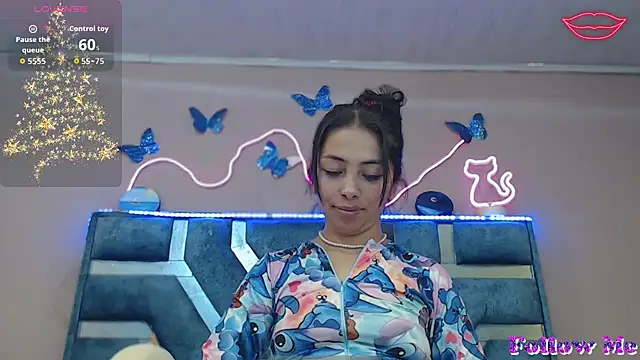 Roxan Fox- online show from December 2025 05:01:02 AM