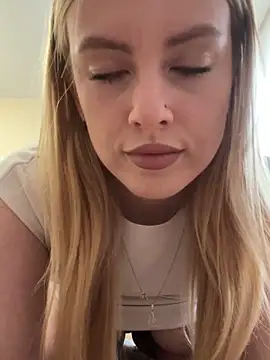 Snapshot of AzallandRoom chatting on April 2026 08:53:01 AM AzallandRoom online show from April 2026 08:53:01 AM