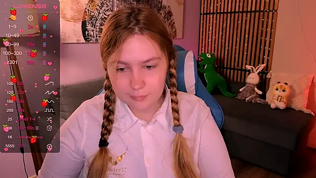 Snapshot of Ellie_Wellie chatting on September 2025 08:20:01 PM Ellie Wellie online show from September 2025 08:20:01 PM