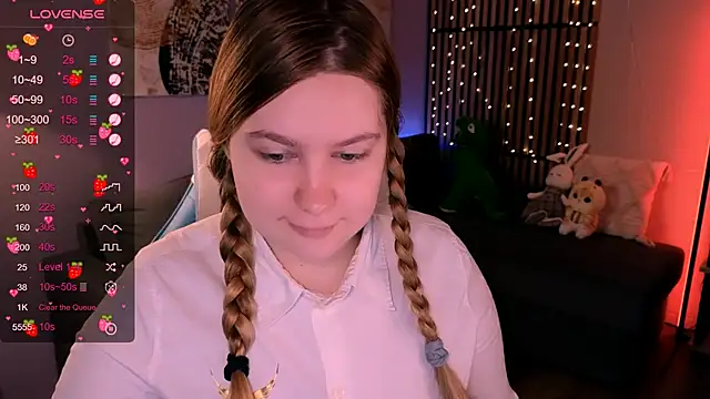 Snapshot of Ellie_Wellie chatting on September 2025 08:21:01 PM Ellie Wellie online show from September 2025 08:21:01 PM