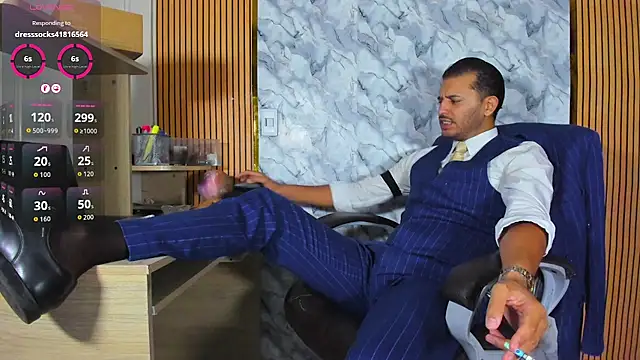 Hideintheoffice online show from May 2026 03:35:01 AM