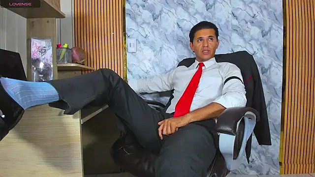 Hideintheoffice online show from June 2026 03:39:01 AM
