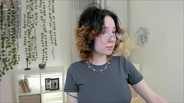 lilithlunna online show from January 2025 05:34:01 PM