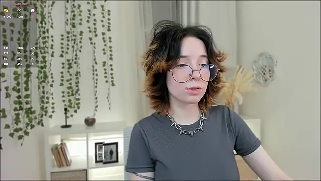 lilithlunna online show from January 2025 08:48:02 PM