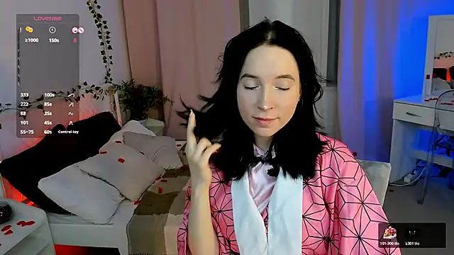 lilithlunna online show from November 2025 09:57:02 PM